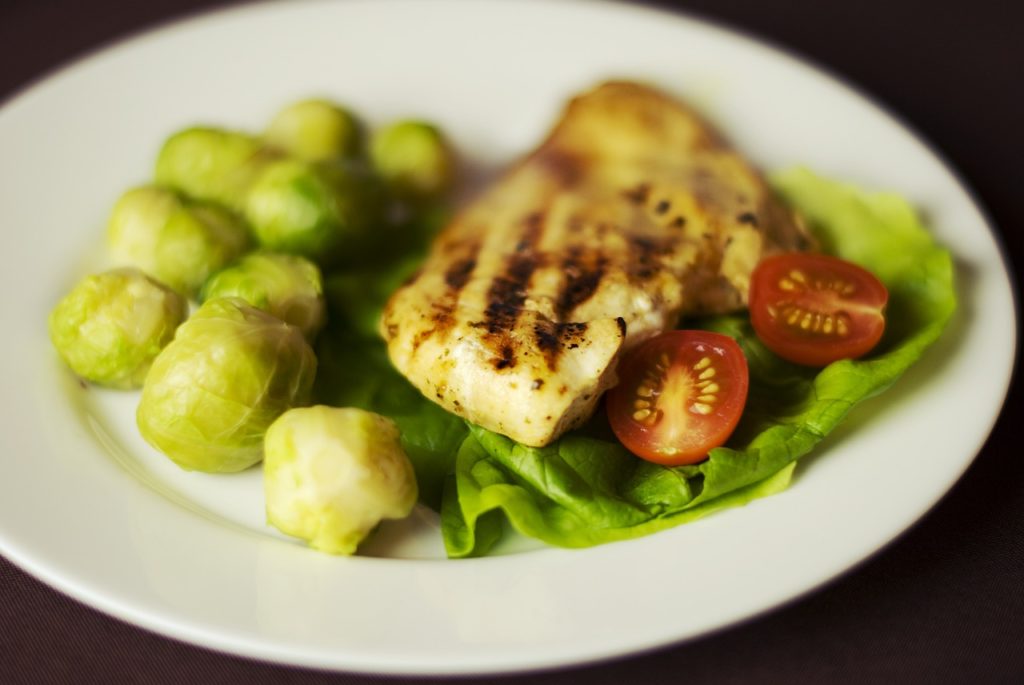 chicken, brussels sprouts, tomatoes-933167.jpg